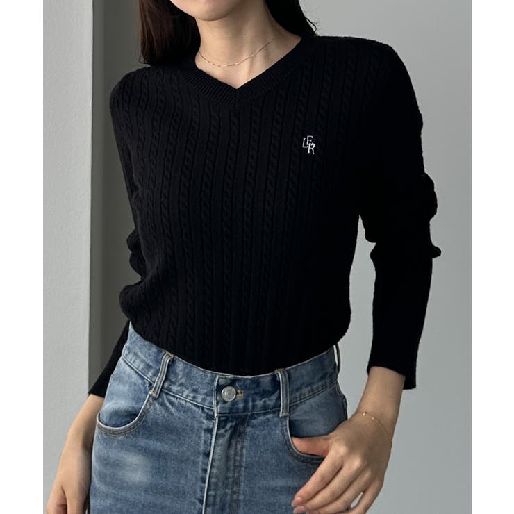 ブラック | Louere Vネックロゴ刺繍ケーブルニットトップス | Louere