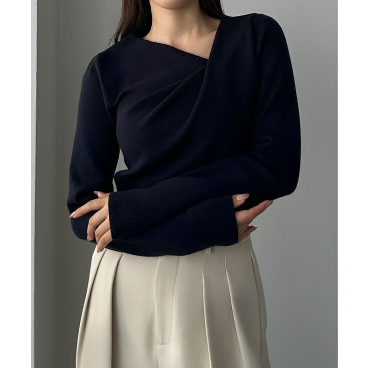 ネイビー | Louere ドレープアシメネックニットトップス | Louere