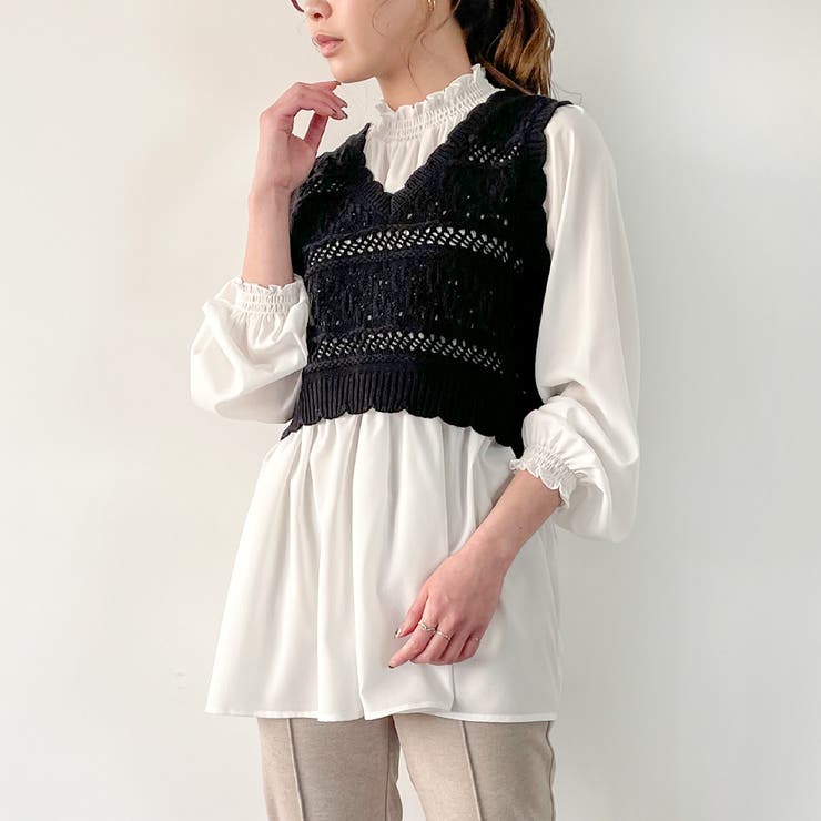 ニットベスト付きフリルネックブラウス[品番：AMTW0003191