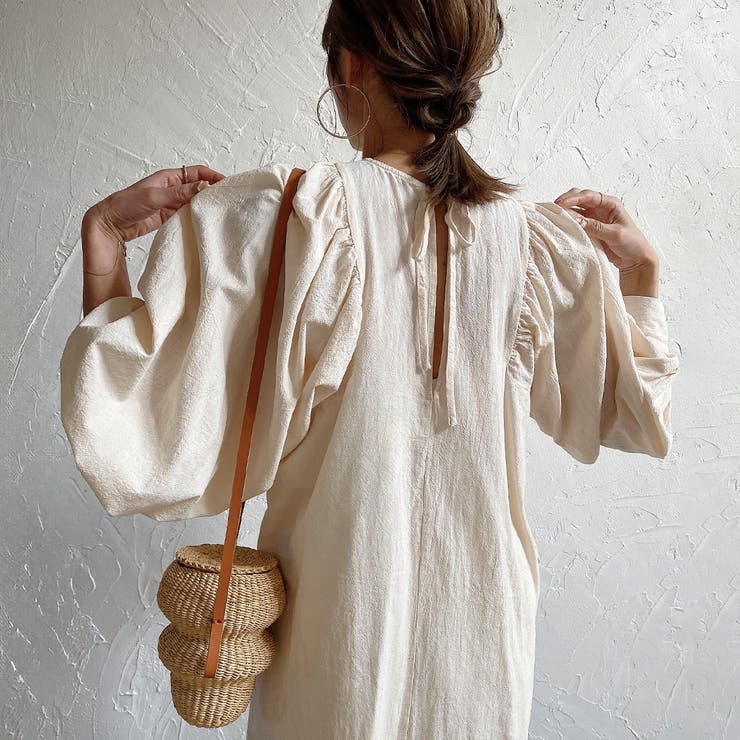 バックスリットボリュームスリーブフレアワンピース[品番