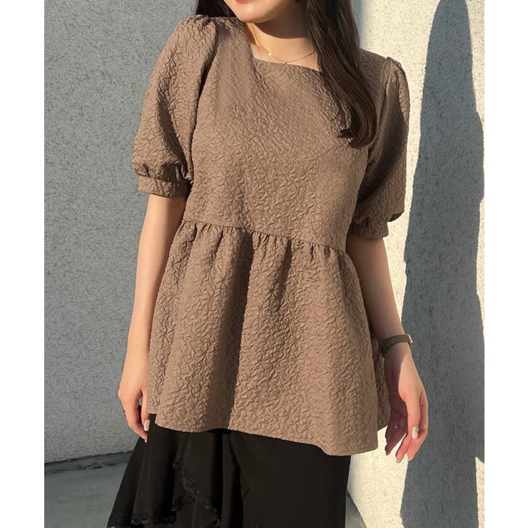 未使用ジャガードペプラムトップス　ベージュゴールドLAVA AMELY by La-gemme］コラボ ペプラム ジャガード バックリボン