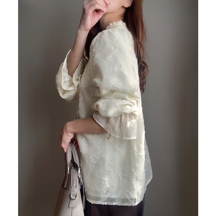 カデュネ花びらブラウスフリル袖 白シャツ 新品✨カデュネ ペタルブラウス 2024 フリル 花びら 袖