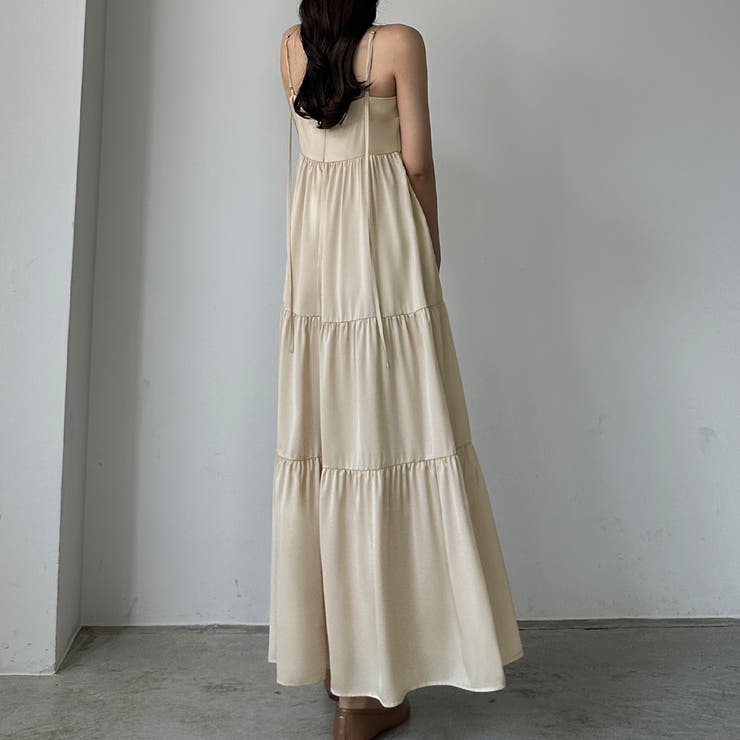 Aベージュ | Louere バックストラップデザインサテンキャミワンピース | Louere
