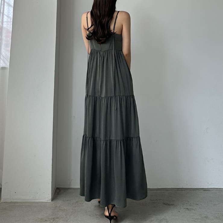 Aチャコールグレー | Louere バックストラップデザインサテンキャミワンピース | Louere