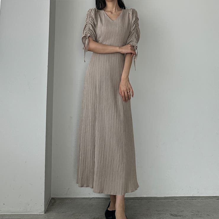 グレージュ | Louere 楊柳ギャザースリーブVネックワンピース【ペチスカートセット】 | Louere