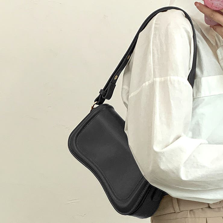 ブラック | フラップショルダーバッグ 韓国ファッション 10代 | Dewlily