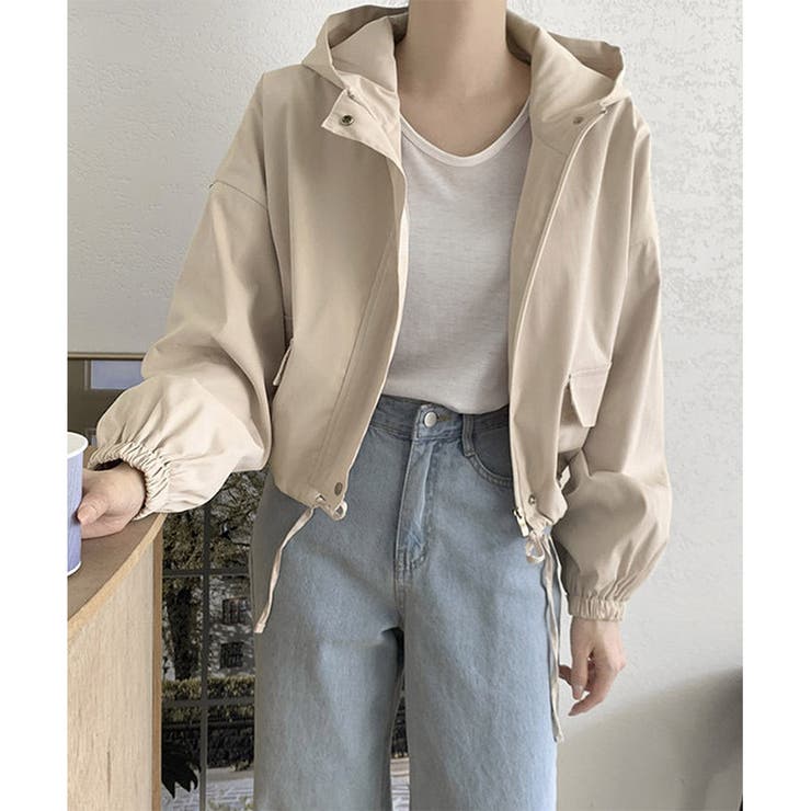 アイボリー | ショート丈ドロストフードジャケット マウンテンパーカー 体型カバー | Dewlily