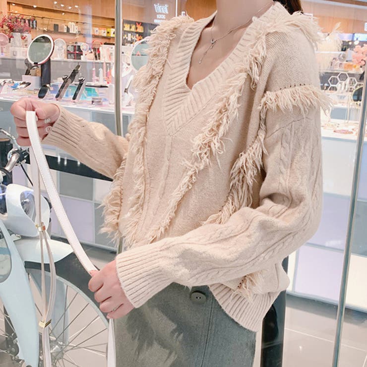 クリーム | フリンジVネックニット レディース セーター | Amulet