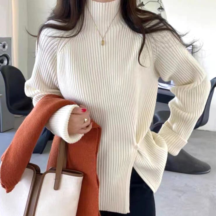 ホワイト | スリット入りハイネックニット レディース トップス | Amulet