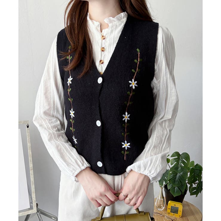 花柄刺繍ニットベスト レディース Vネック[品番：AMSW1778186]｜Amulet