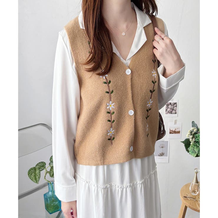 花柄刺繍ニットベスト レディース Vネック | Amulet | 詳細画像16 