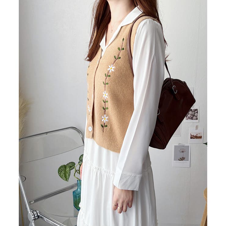 花柄刺繍ニットベスト レディース Vネック[品番：AMSW1778186]｜Amulet