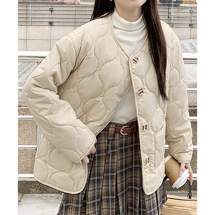 ベージュ | キルティングノーカラーボアアウター レディース 秋冬 | Amulet