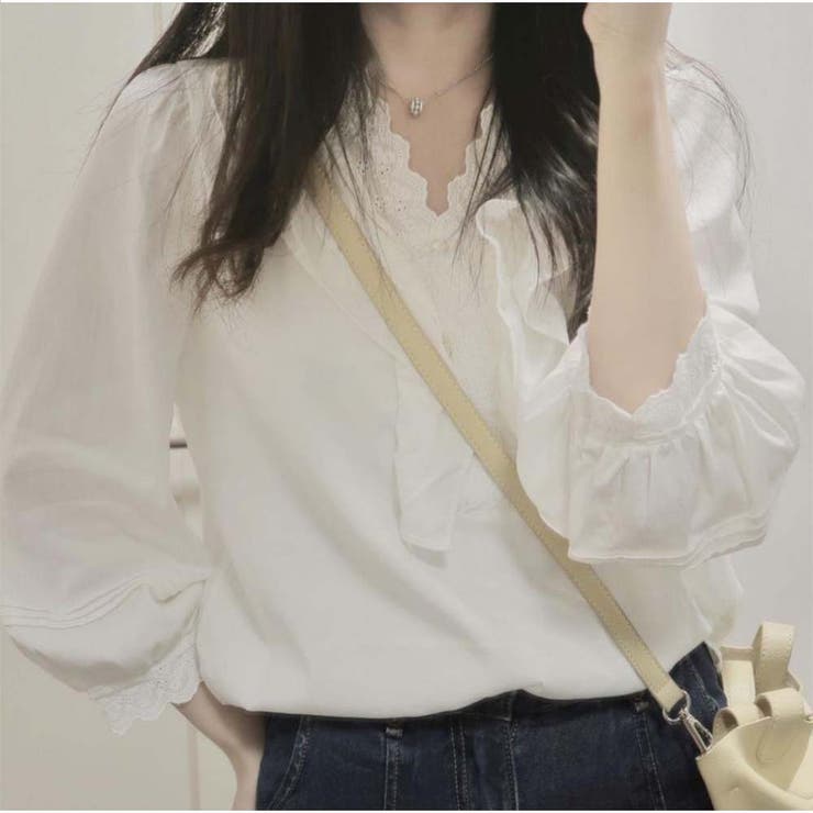 シャツ Vネック 刺繍デザインシャツ 春新作 半袖トップス ブラウス  | And Kawaii | 詳細画像1 