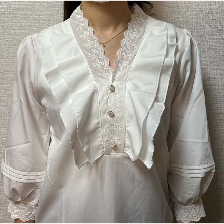 シャツ Vネック 刺繍デザインシャツ 春新作 半袖トップス ブラウス  | And Kawaii | 詳細画像6 