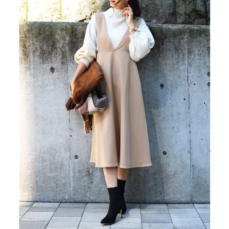 ミルキーベージュ | Vネック フレア ロング | andme