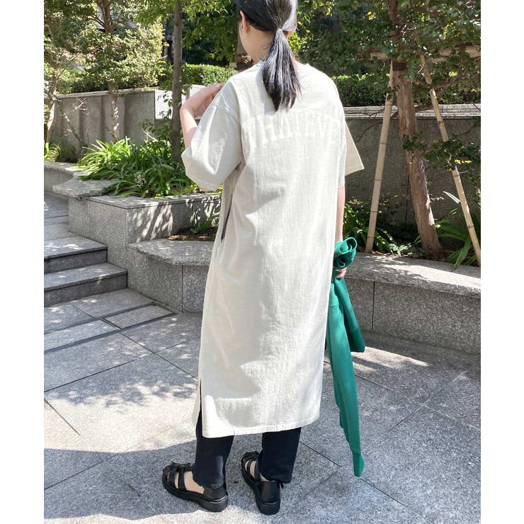 グレージュ | ピグメント加工 バックかすれロゴプリント Tシャツワンピース | andme