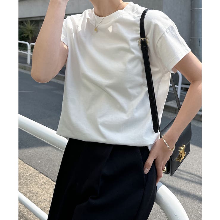 オフホワイト