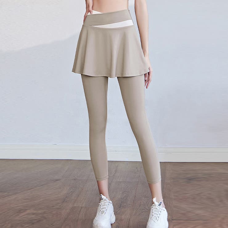 aloyogaアロヨガ ショートレギンス+スカート一体型 aloyogaアロヨガ ショートレギンス+スカート一体型