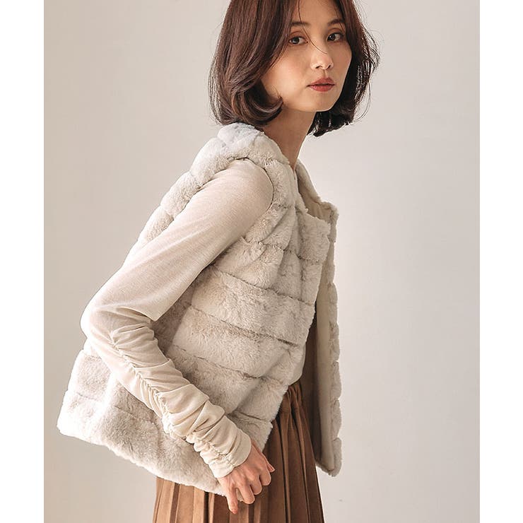 ベージュ | ふんわりと暖かい、なめらかな手触りのフェイクファーベスト | aquagarage