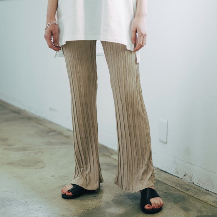 動くたびに表情豊かに揺れる！変形プリーツフレアパンツ | aquagarage | 詳細画像2 