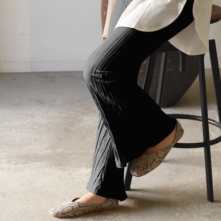 ブラック | 動くたびに表情豊かに揺れる！変形プリーツフレアパンツ | aquagarage