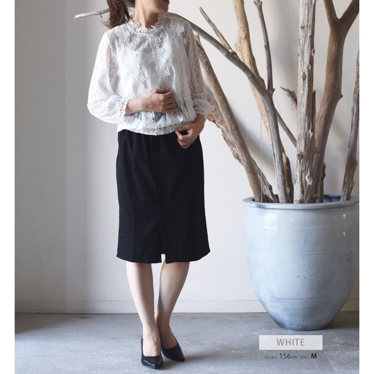 透け感が大人女性の魅力を引き出す！繊細な花レーストップス