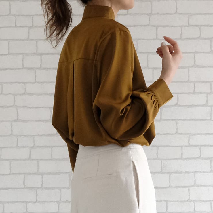 イエローオーカー | シンプルながら表情豊かに着映える！パールボタンブラウス | aquagarage