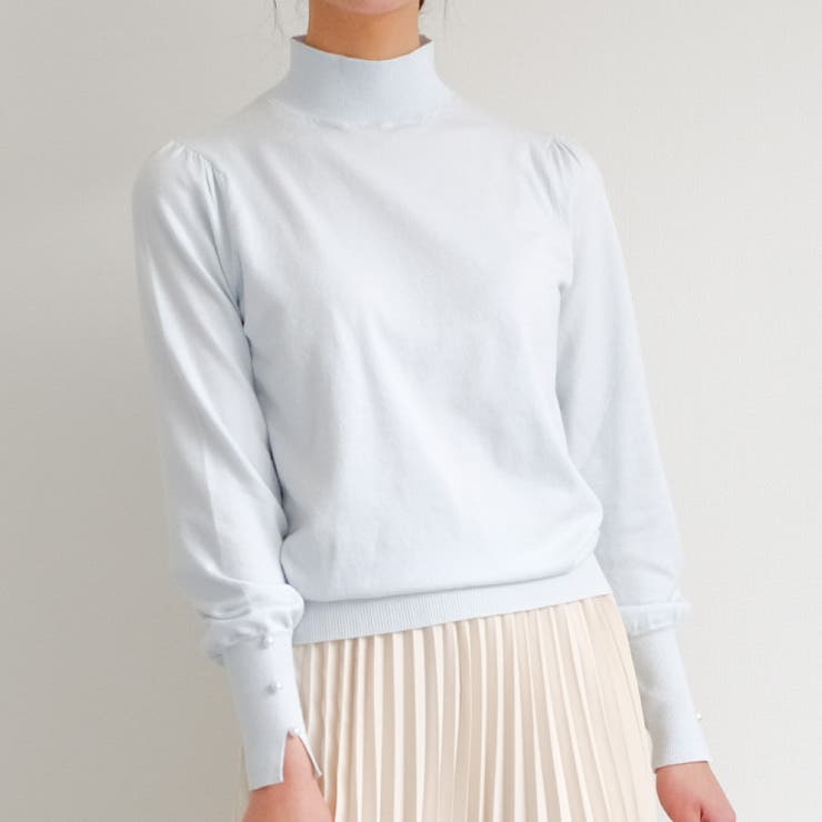 ベビーブルー | 袖口にあしらわれたパールの飾りボタンがオシャレ♪プチハイネックニットトップス | aquagarage