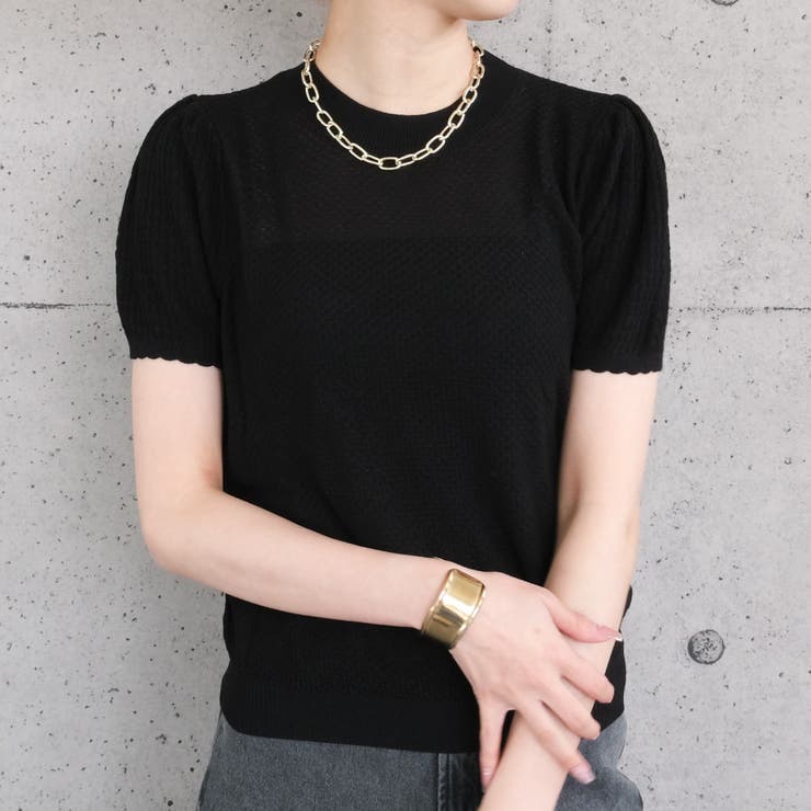 ブラック | スカラップ仕上げの袖口が女性らしい柄編みサマーニットトップス | aquagarage