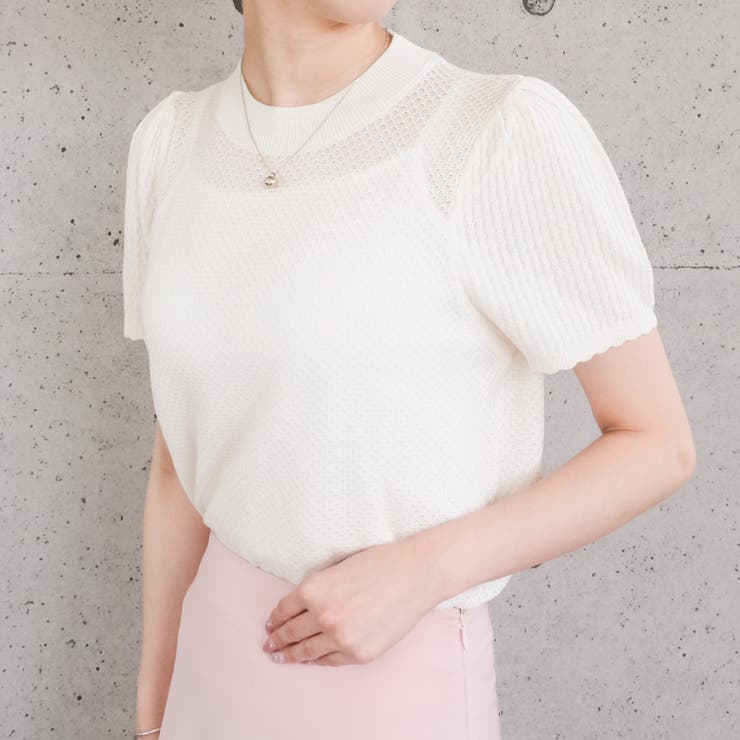 ホワイト | スカラップ仕上げの袖口が女性らしい柄編みサマーニットトップス | aquagarage