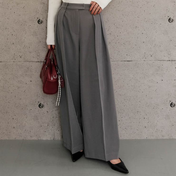 グレー | きちんと感がありながらもリラクシーな雰囲気を兼ね備えているタックワイドパンツ | aquagarage