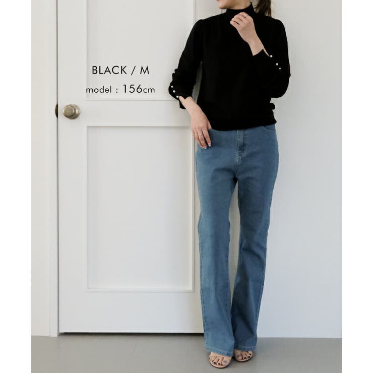 袖口にあしらわれたパールの飾りボタンがオシャレ♪プチハイネックニットトップス | aquagarage | 詳細画像15 