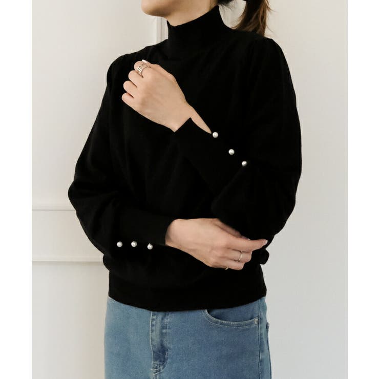 袖口にあしらわれたパールの飾りボタンがオシャレ♪プチハイネックニットトップス | aquagarage | 詳細画像17 