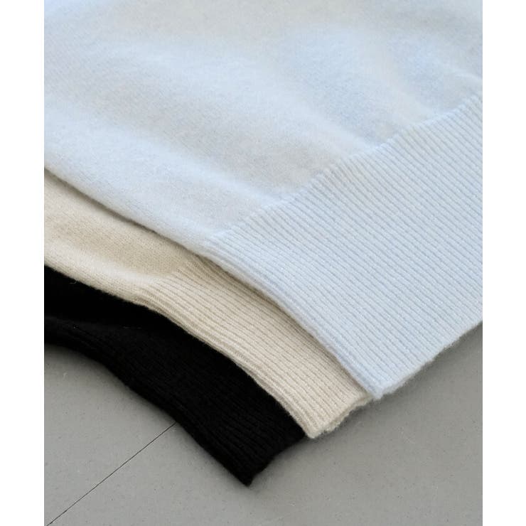 袖口にあしらわれたパールの飾りボタンがオシャレ♪プチハイネックニットトップス | aquagarage | 詳細画像4 