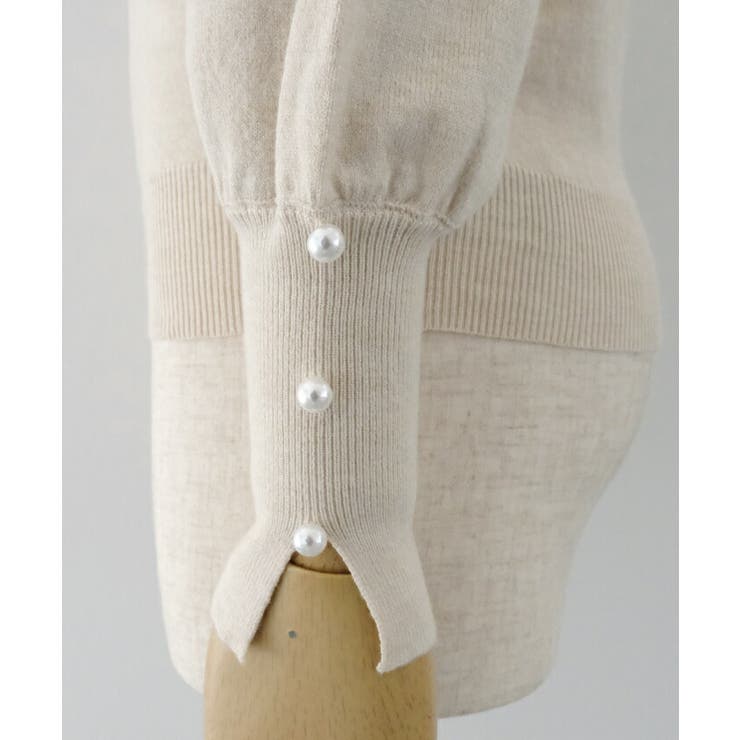 袖口にあしらわれたパールの飾りボタンがオシャレ♪プチハイネックニットトップス | aquagarage | 詳細画像8 