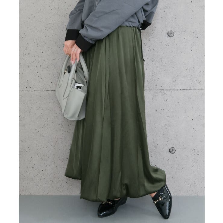 裾がバルーンデザインになったシルエットが魅力のロングスカート