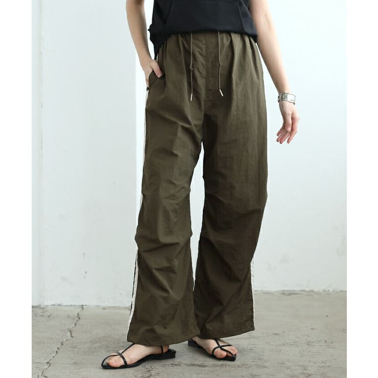 薄手で軽やかな穿き心地の裾絞りナイロンカーゴパンツ[品番