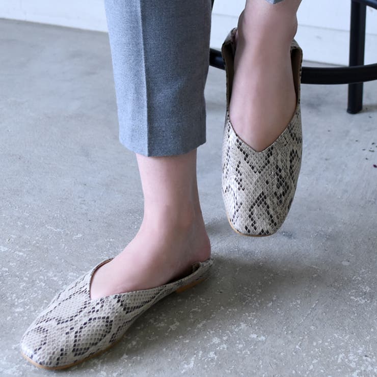 パイソン_グレー | さっと履けておしゃれに決まる！Vカットスクエアトゥフラットシューズ | aquagarage