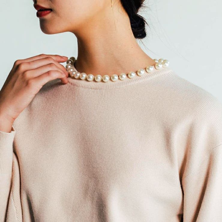 クルーネックに大ぶりのパールを施した上品なニットトップス | aquagarage | 詳細画像13 