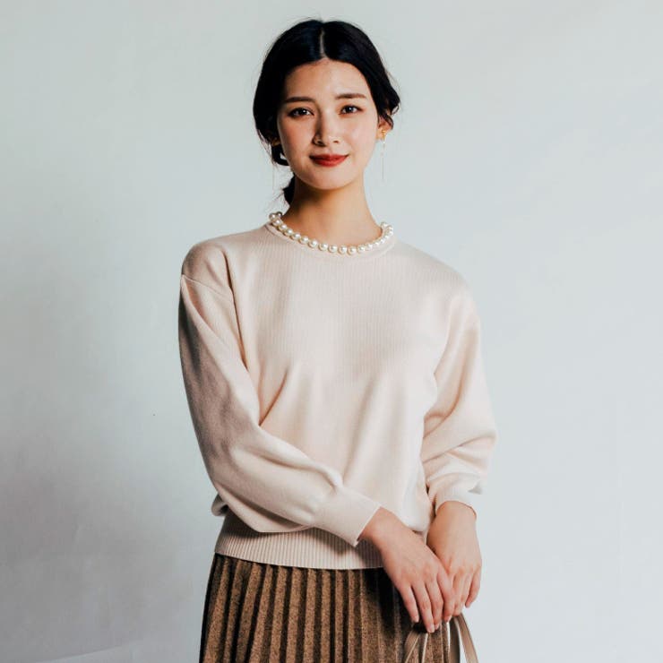 クルーネックに大ぶりのパールを施した上品なニットトップス | aquagarage | 詳細画像2 