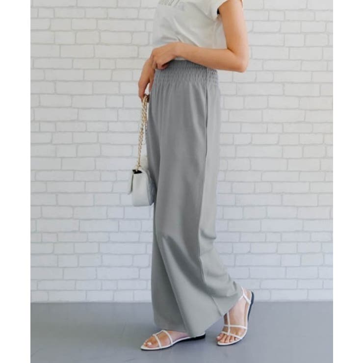 ホワイト スリムフィット パンツ エンボス加工 速乾性に優れシワが付きにくい！エンボス加工リラックスパンツ