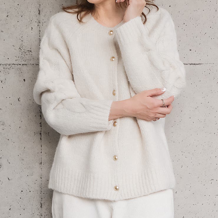 アイボリー | ゴールドボタンがポイントのケーブル編みニットカーディガン | aquagarage