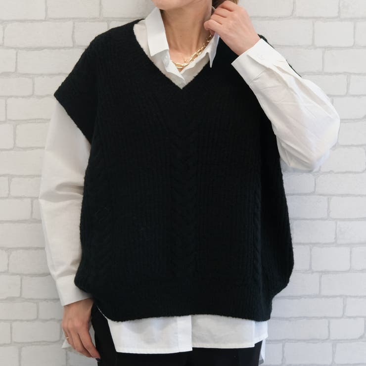 ブラック | 立体感のあるケーブル編みが大人可愛いニットベスト | aquagarage
