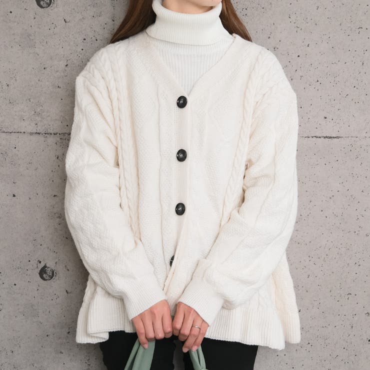 オフホワイト | 女性らしいシルエットのAラインフレアニットカーディガン | aquagarage