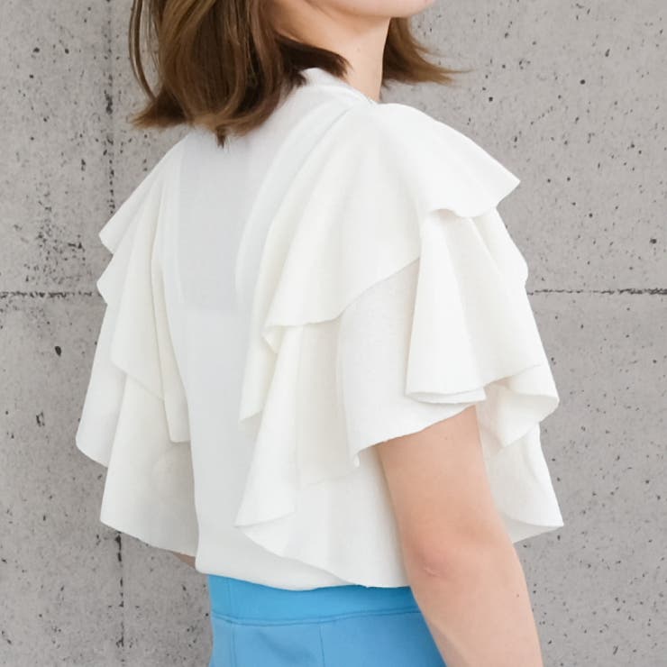 ホワイト | 主役級の華やかさ！二の腕もカバーしてくれるダブルフリルスリーブニット | aquagarage