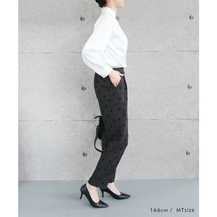 エレガントな着こなしが完成するドット柄テーパードパンツ | aquagarage | 詳細画像23 