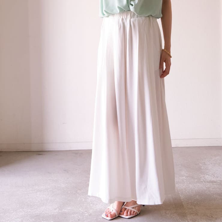 WHITE | 歩くたびにキレイに揺れるシルエット！タック入りワイトパンツ | aquagarage
