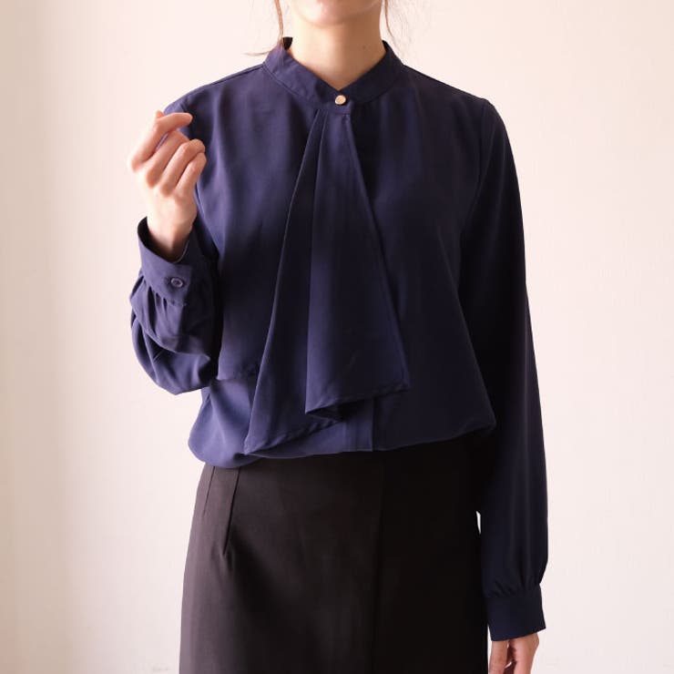 ネイビー | 凛とした印象と甘さのバランスが絶妙なスカーフタイブラウス オフィスカジュアル | aquagarage