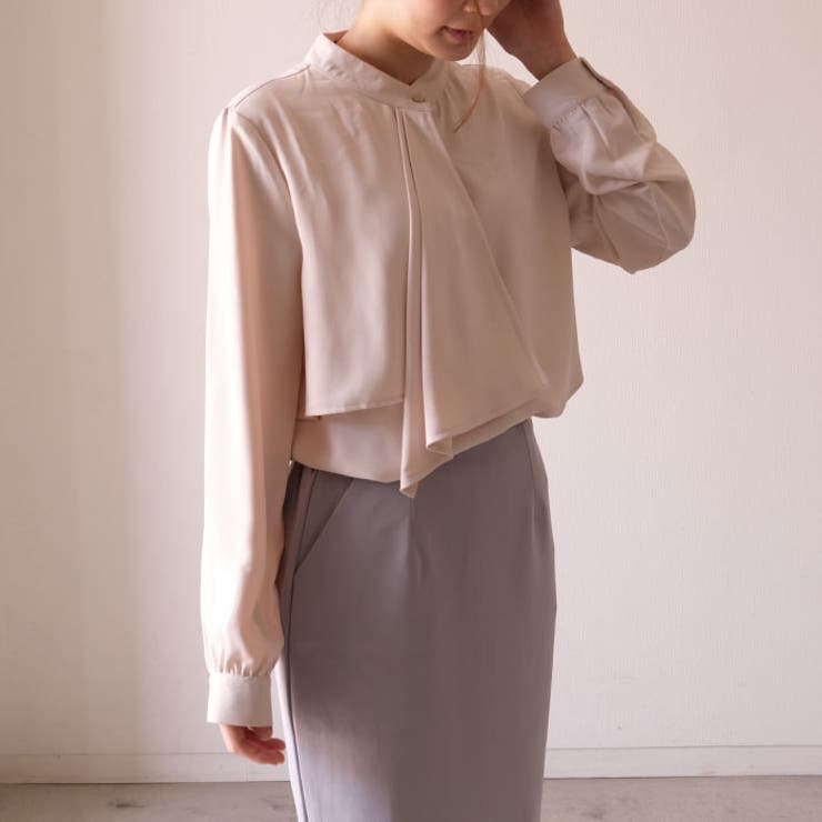 サンドベージュ | 凛とした印象と甘さのバランスが絶妙なスカーフタイブラウス オフィスカジュアル | aquagarage